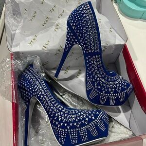 Alba blue mirrored stiletto heel size 8.5 NIB